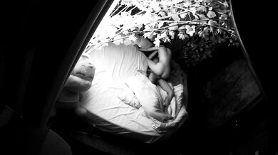 《绝版重磅经典收藏》CP界天花板女厕隔板缝洞中特写偸拍超多小姐姐美少妇方便亮点多靓妹先吐后尿高跟女尿尿还把B掰开 (1)