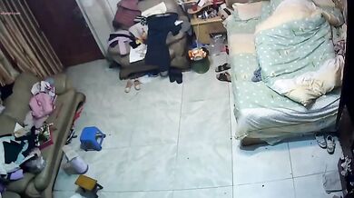 《超强摄像头㊙️破解》乡镇民宅针孔入侵真实偸拍多个家庭男女私密生活曝光㊙️超多亮点㊙️特别羡慕光头眼镜哥的鸡巴又粗又长的 (23)