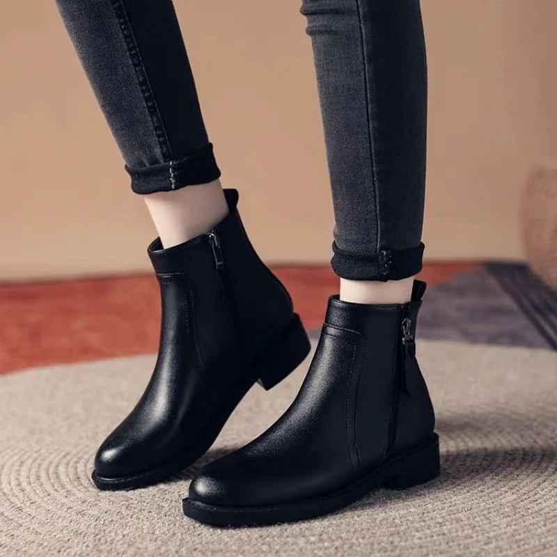 2025 Autumn and Winter New Fashion Women's Ankle Boots, Side Zipper Low Heel, Versatile and Slimming Ankle Boots