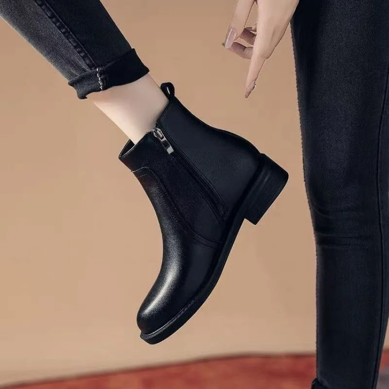 2025 Autumn and Winter New Fashion Women's Ankle Boots, Side Zipper Low Heel, Versatile and Slimming Ankle Boots - Image 6
