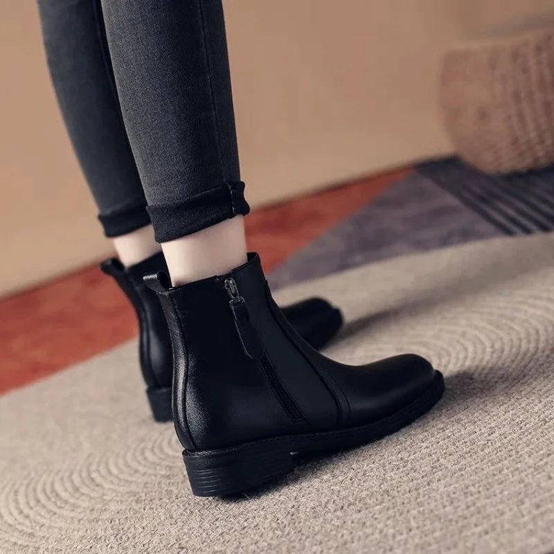 2025 Autumn and Winter New Fashion Women's Ankle Boots, Side Zipper Low Heel, Versatile and Slimming Ankle Boots - Image 4